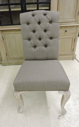 chaise capitonnee taupe