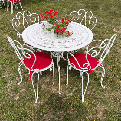 table_chaises_metal_blanc_jardin