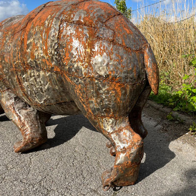 sclupture_hippopotame_en_metal_recycle_et_martele