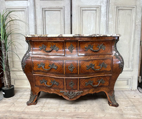 commode_arbalete_louisXV_dessus_marbre