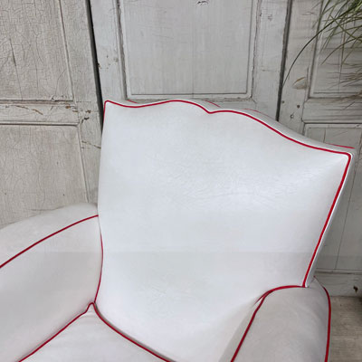 fauteuil_club_blanc_liseret_rouge