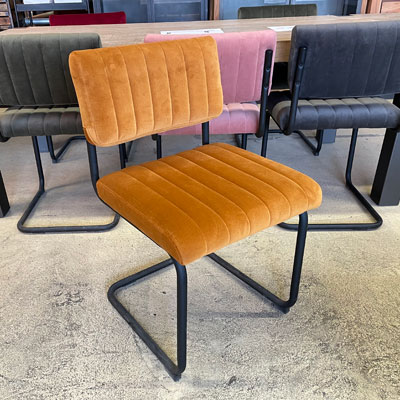 chaise_velours_ocre