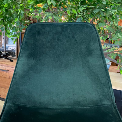 chaise_velours_vert_sapin