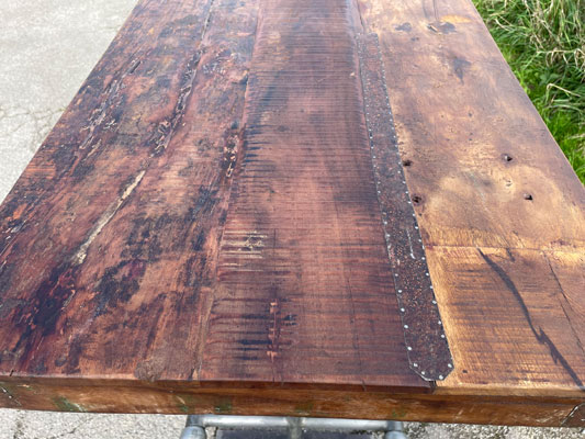 table_haute_plateau_en_bois_recycle_pieds_metal